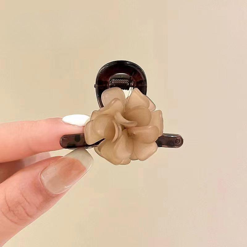Camellia Flower - Delicate Small Hair Clips At The Back of The Head, Half-up Hairstyle with A Hairpin on The Shoulders, Short Hair Clips кавовий
Camellia Flower - Delicate Small Hair Clips At The Back of The Head, Half-up Hairstyle with A Hairpin on The Shoulders, Short Hair Clips кавовий