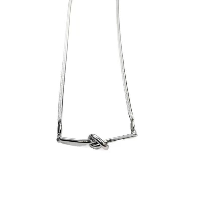 Metal silver titanium steel decorative necklace women s cold wind versatile high-end design sense niche collarbone chain does not fade
Metal silver titanium steel decorative necklace women s cold wind versatile high-end design sense niche collarbone chain does not fade