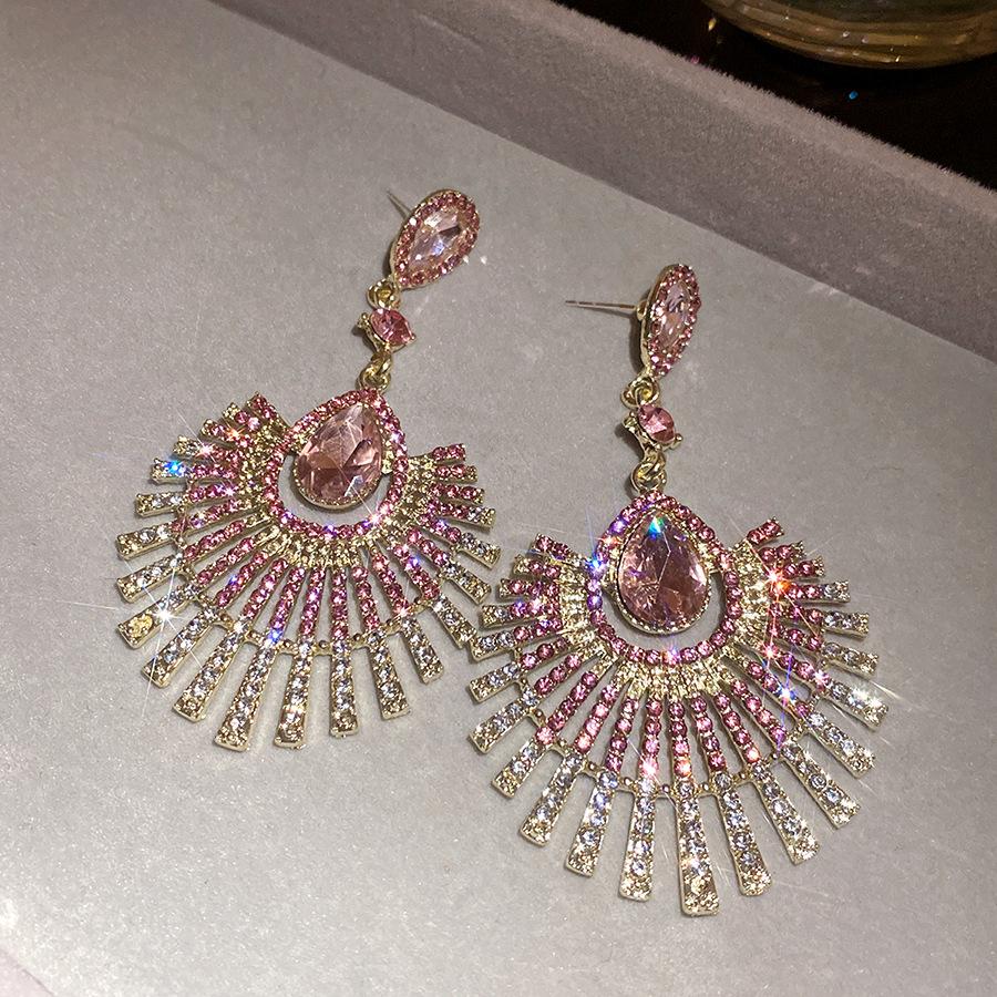 Silver Needle Diamond Droplet Pendant Earrings Ethnic Style Retro Fashion Exquisite Earrings Light Luxury Premium Earrings
Silver Needle Diamond Droplet Pendant Earrings Ethnic Style Retro Fashion Exquisite Earrings Light Luxury Premium Earrings