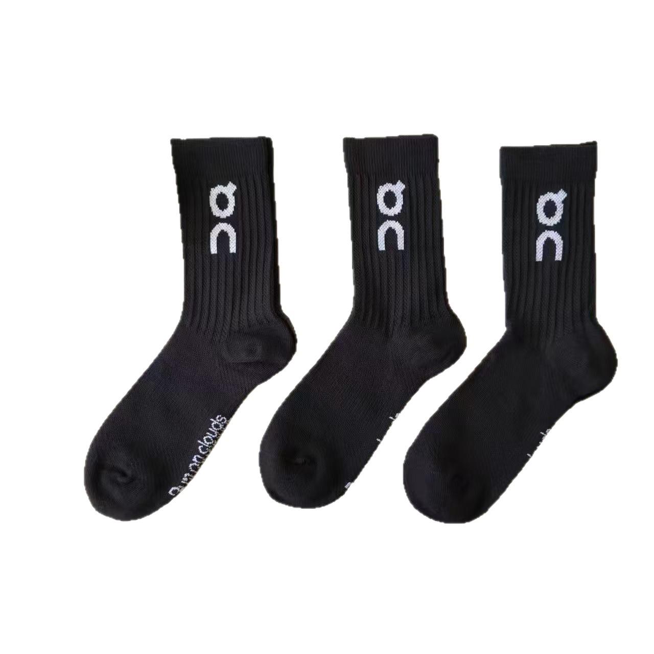 Versatile Unisex Outdoor Running Socks - Breathable, Comfortable, Casual Sports Style (Pack of 3) Size L (42-46)
Versatile Unisex Outdoor Running Socks - Breathable, Comfortable, Casual Sports Style (Pack of 3) Size L (42-46)