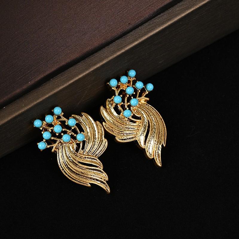 Элегантное колье и серьги в средневековом стиле со светло-голубыми стразами
Элегантное колье и серьги в средневековом стиле со светло-голубыми стразами