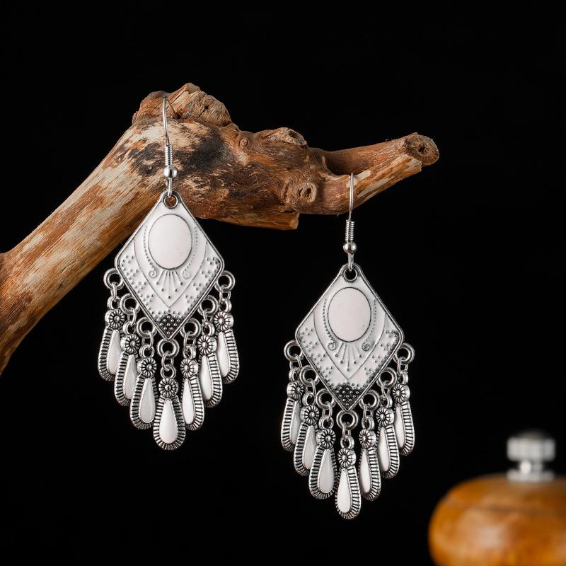 Ethnic Style Drop Oil Rhombus Earrings for Women Vintage Elegant Silver Color Metal Water Drop Earring Female Jewelry білий
Ethnic Style Drop Oil Rhombus Earrings for Women Vintage Elegant Silver Color Metal Water Drop Earring Female Jewelry білий