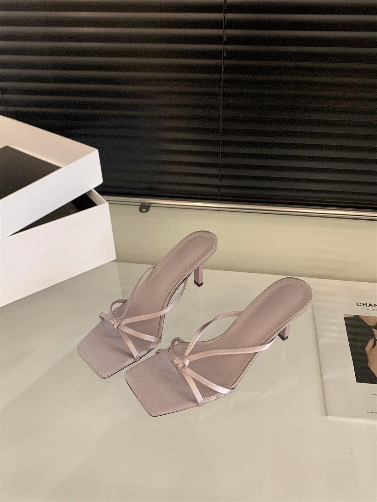 Белые туфли на высоком каблуке, крутые тапочки, сказочные туфли с ремешком для юбки, туфли-сандалии 39 фиолетовый
Белые туфли на высоком каблуке, крутые тапочки, сказочные туфли с ремешком для юбки, туфли-сандалии 39 фиолетовый