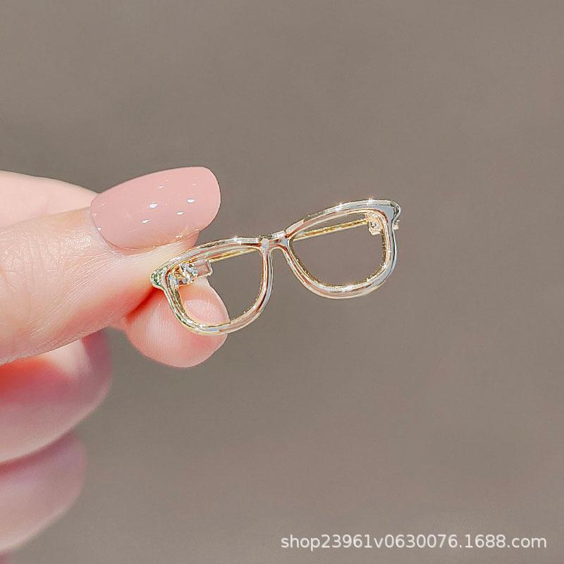 High-value glasses, anti-light artifact brooch, women s ins high-end temperament, versatile pin, exquisite brooch, advanced sense
High-value glasses, anti-light artifact brooch, women s ins high-end temperament, versatile pin, exquisite brooch, advanced sense