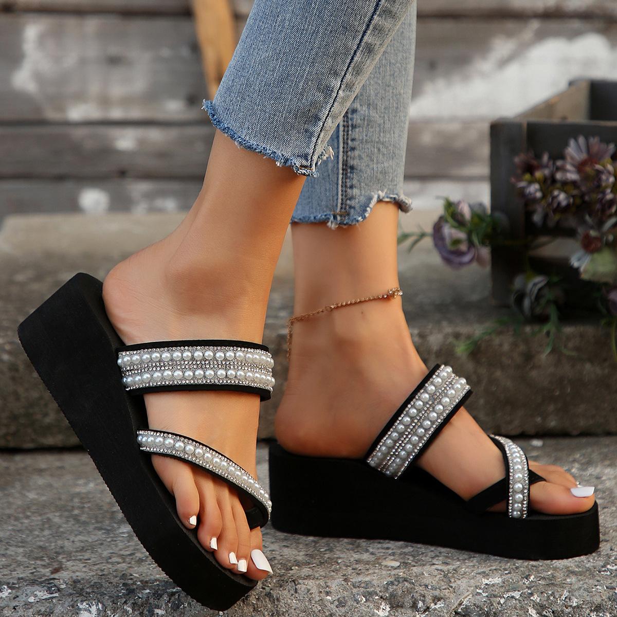Platform slippers women s wear new fashion pearl word with muffin bottom open-toed wedge sandals 36 чёрный
Platform slippers women s wear new fashion pearl word with muffin bottom open-toed wedge sandals 36 чёрный