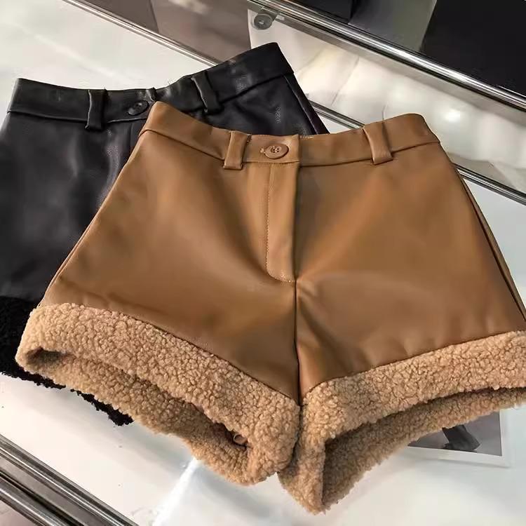 Women s Winter 2024 Retro Merlot Brown Lambswool Cuffed PU Leather High Waist Wide Leg Shorts 3XL кофейный
Women s Winter 2024 Retro Merlot Brown Lambswool Cuffed PU Leather High Waist Wide Leg Shorts 3XL кофейный