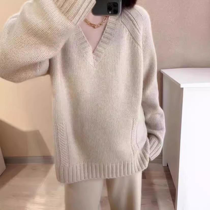 Женский шерстяной свитер свободного кроя с V-образным вырезом - Осенне-зимний трикотажный пуловер с длинным рукавом Extra Large верблюд
Женский шерстяной свитер свободного кроя с V-образным вырезом - Осенне-зимний трикотажный пуловер с длинным рукавом Extra Large верблюд