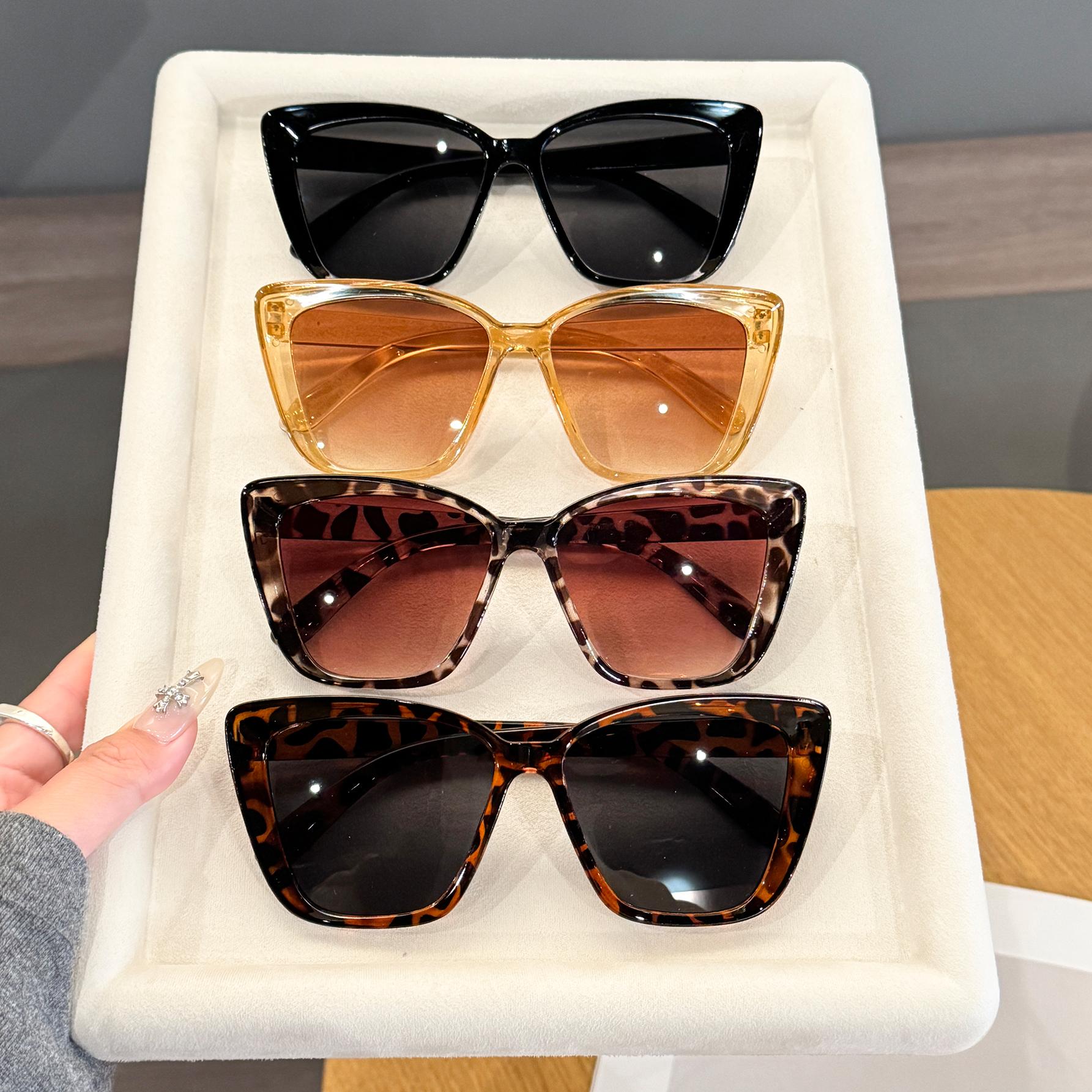 4Pcs Women s Retro Cat-Eye Sunglasses, Plastic Frame, Fashionable Street Style for Hiking and Outdoor Activities
4Pcs Women s Retro Cat-Eye Sunglasses, Plastic Frame, Fashionable Street Style for Hiking and Outdoor Activities