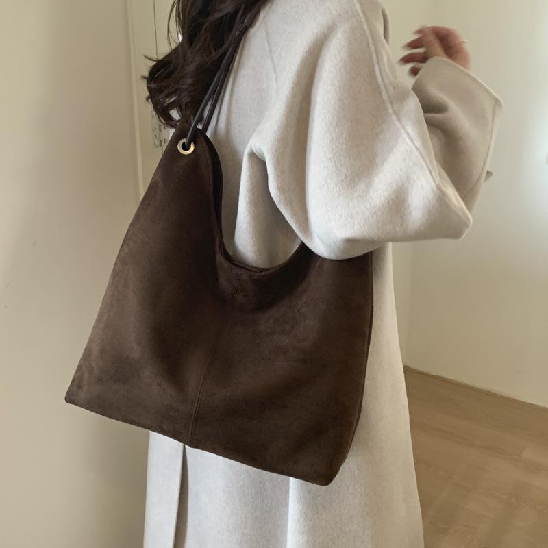 Сумка-тоут большой вместимости для поездок на работу, женская, 2025, новая, трендовая, осенне-зимняя, высококлассная, ретро, на плечо, модная женская сумка темно-коричневого
Сумка-тоут большой вместимости для поездок на работу, женская, 2025, новая, трендовая, осенне-зимняя, высококлассная, ретро, на плечо, модная женская сумка темно-коричневого