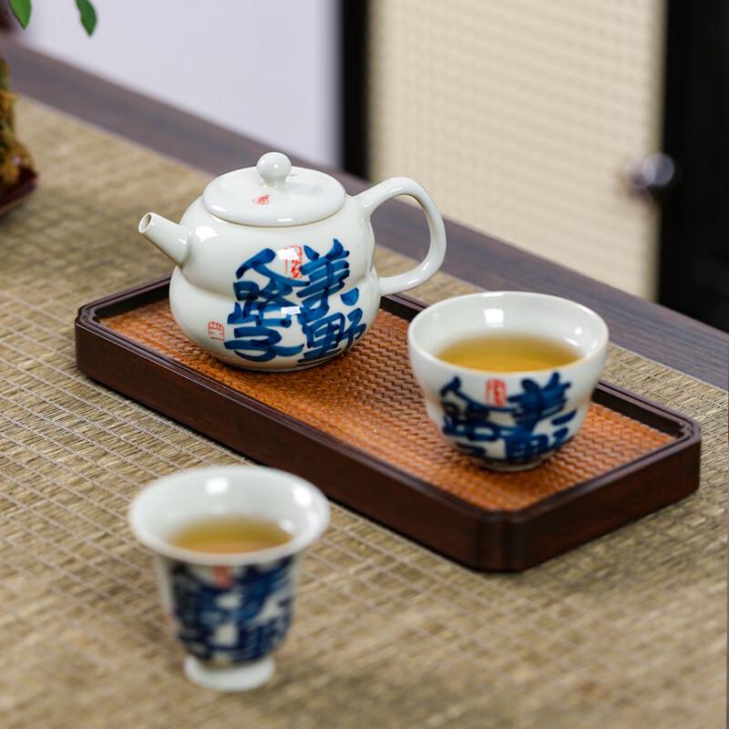 Su s Ceramic Portable Travel Kung Fu Tea Set
Su s Ceramic Portable Travel Kung Fu Tea Set