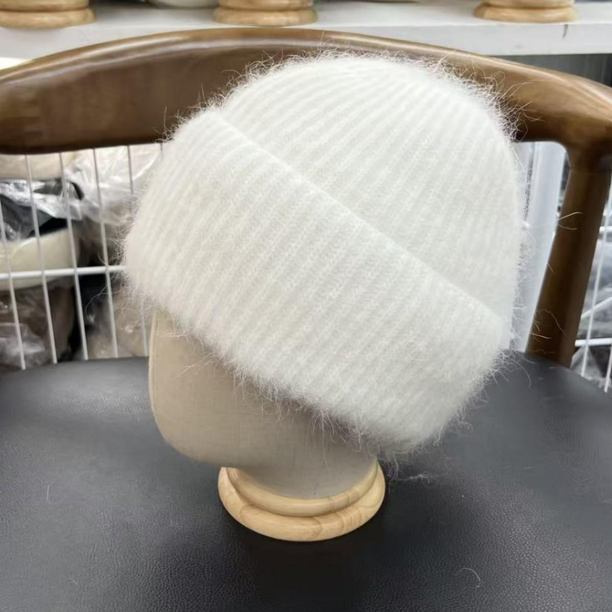High-quality rabbit fur blended warm knitted hat women s winter cold versatile pullover hat, ear protection and face small knitted hat One size fits all and is elastic слоновая кость
High-quality rabbit fur blended warm knitted hat women s winter cold versatile pullover hat, ear protection and face small knitted hat One size fits all and is elastic слоновая кость