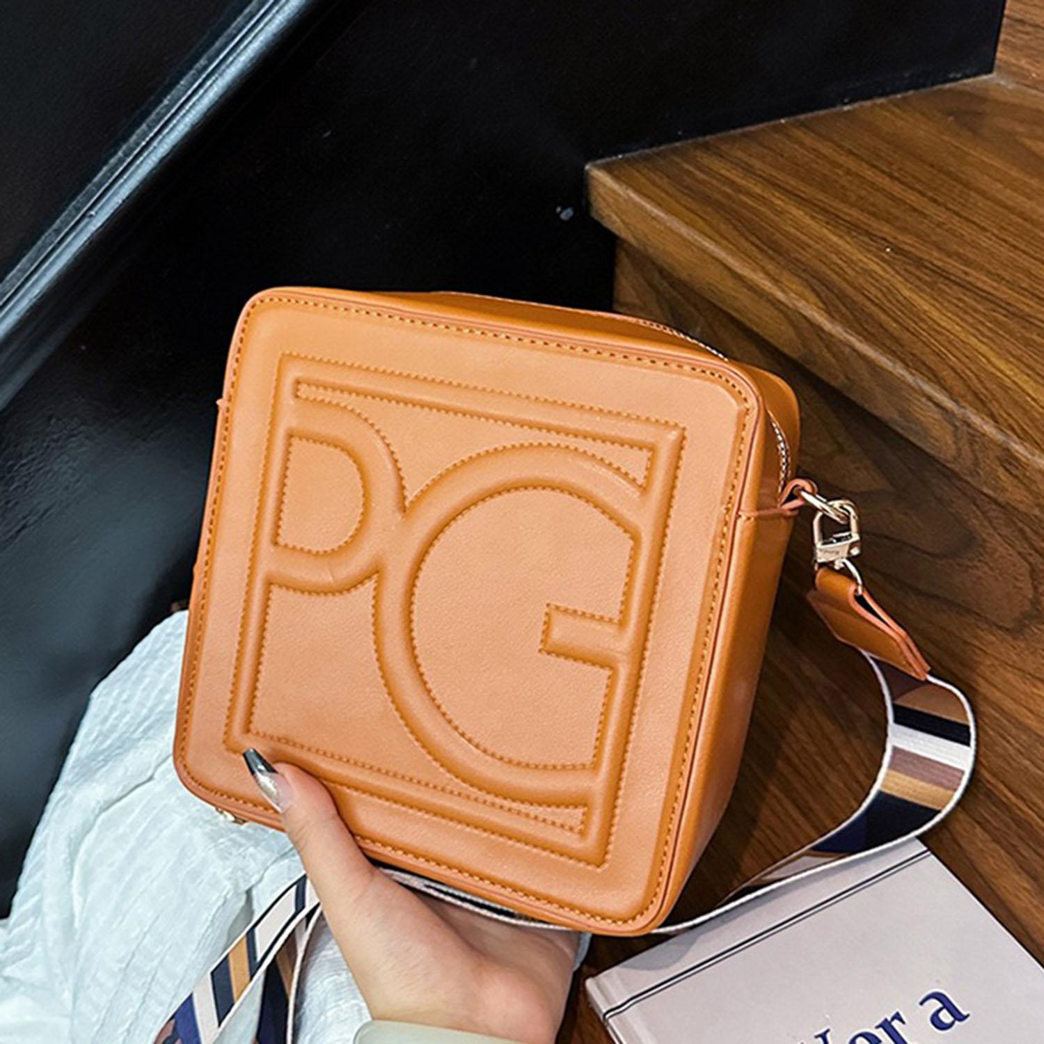 Жіноча Весняна Нова Мода Однотонна Маленька Квадратна Сумка Вуличний Тренд Сумка з Літерами Модні Сумки На Одне Плече Крос-боді коричневий
Жіноча Весняна Нова Мода Однотонна Маленька Квадратна Сумка Вуличний Тренд Сумка з Літерами Модні Сумки На Одне Плече Крос-боді коричневий