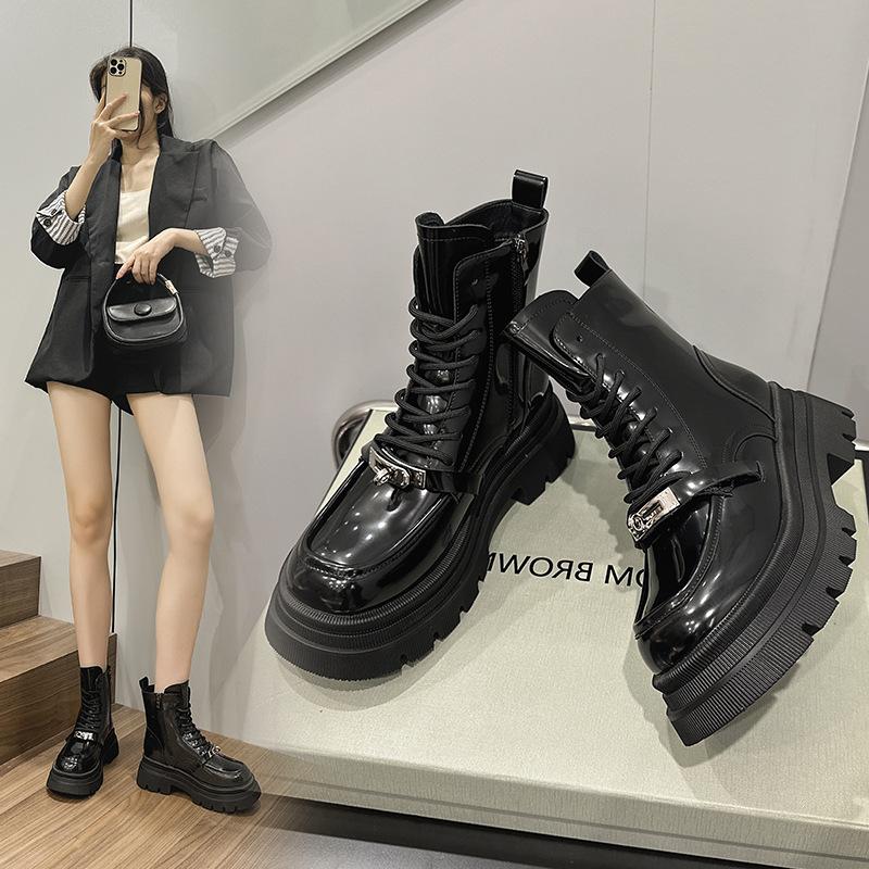 Stepping shit thick-soled Martin boots women s autumn British style versatile single boots locomotive Internet celebrity black medium boots 35
Stepping shit thick-soled Martin boots women s autumn British style versatile single boots locomotive Internet celebrity black medium boots 35