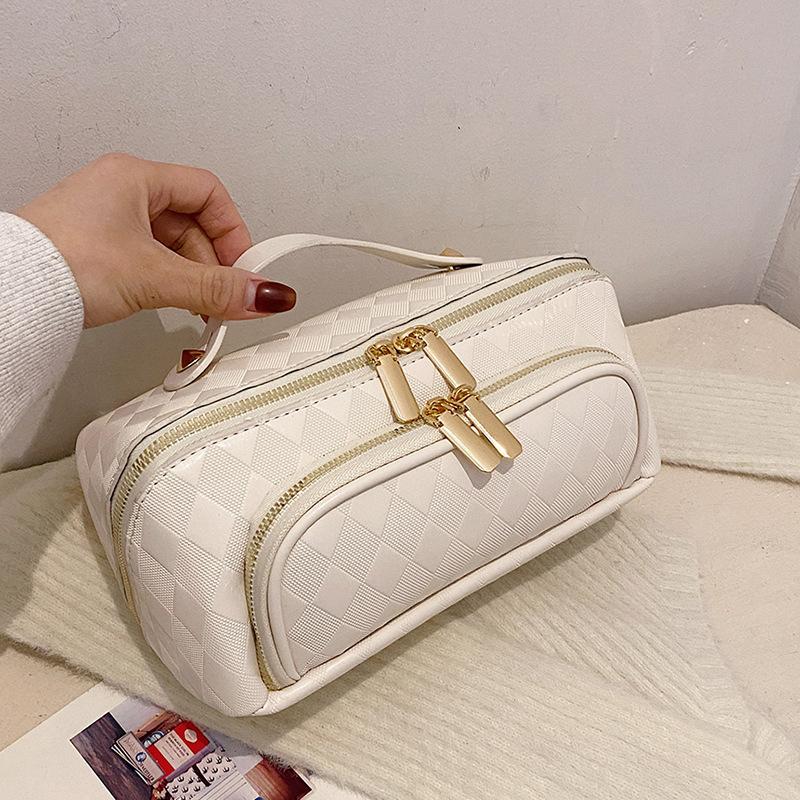 Pu Diamond Cosmetic Bag Women s Large-capacity Fashion Niche Storage Bag Portable Travel Toilet Bag 2026 26*12*12CM белый
Pu Diamond Cosmetic Bag Women s Large-capacity Fashion Niche Storage Bag Portable Travel Toilet Bag 2026 26*12*12CM белый
