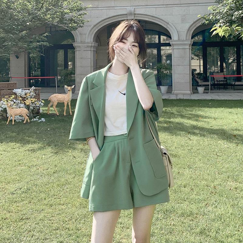 Women s 2025 Summer Korean Style Casual Suit: Slim Fit Jacket & Shorts Two-Piece Set L
Women s 2025 Summer Korean Style Casual Suit: Slim Fit Jacket & Shorts Two-Piece Set L
