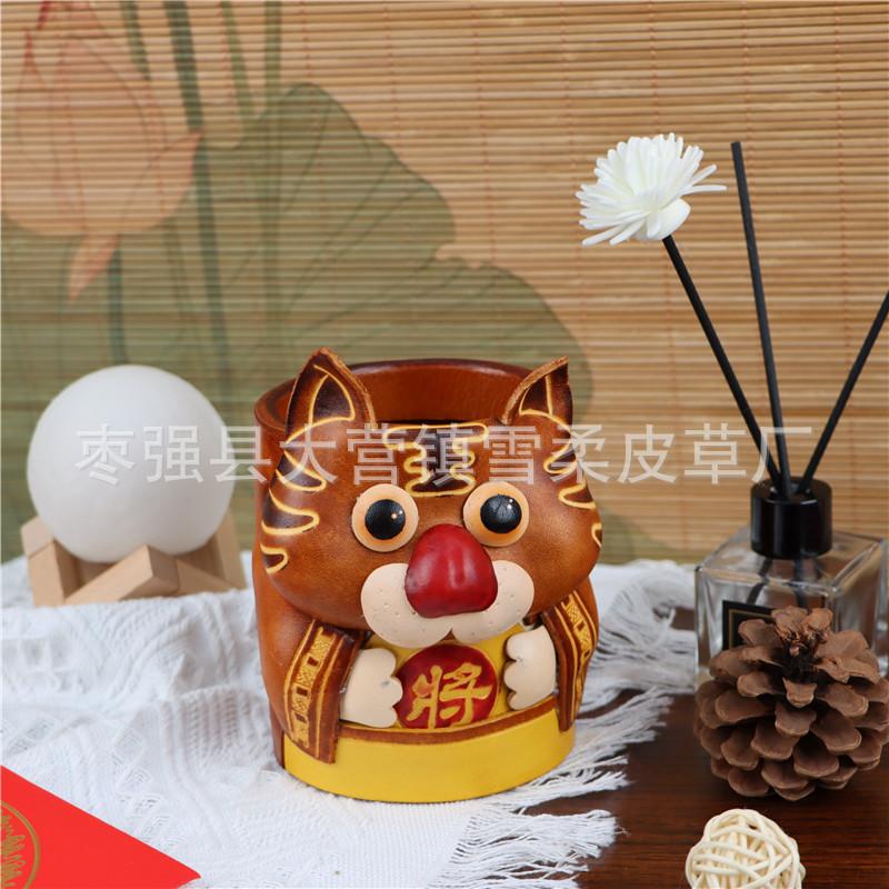 First Layer Cowhide Tiger Pen Holder Office Desktop Ornament Zodiac Tiger Creative Storage Bucket Children S Gifts коричневий
First Layer Cowhide Tiger Pen Holder Office Desktop Ornament Zodiac Tiger Creative Storage Bucket Children S Gifts коричневий