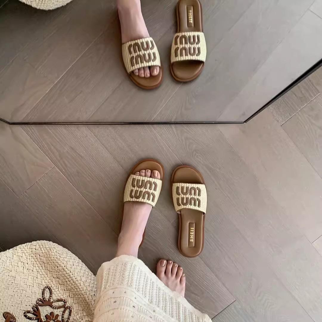 Genuine leather Amiu s alphabet grass woven one-word slippers for women to wear summer new vacation beach flat sandals 40 бежевый
Genuine leather Amiu s alphabet grass woven one-word slippers for women to wear summer new vacation beach flat sandals 40 бежевый