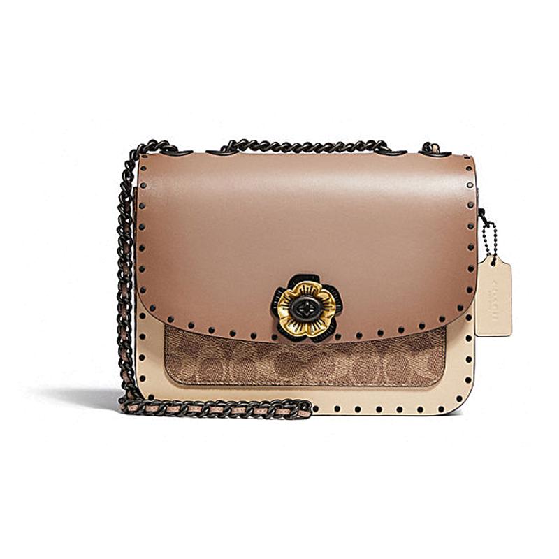COACH Madison 23 camellia metal buckle flip chain rivets decorated with snake print details leather crossbody bag medium size women s milk tea color золотий
COACH Madison 23 camellia metal buckle flip chain rivets decorated with snake print details leather crossbody bag medium size women s milk tea color золотий