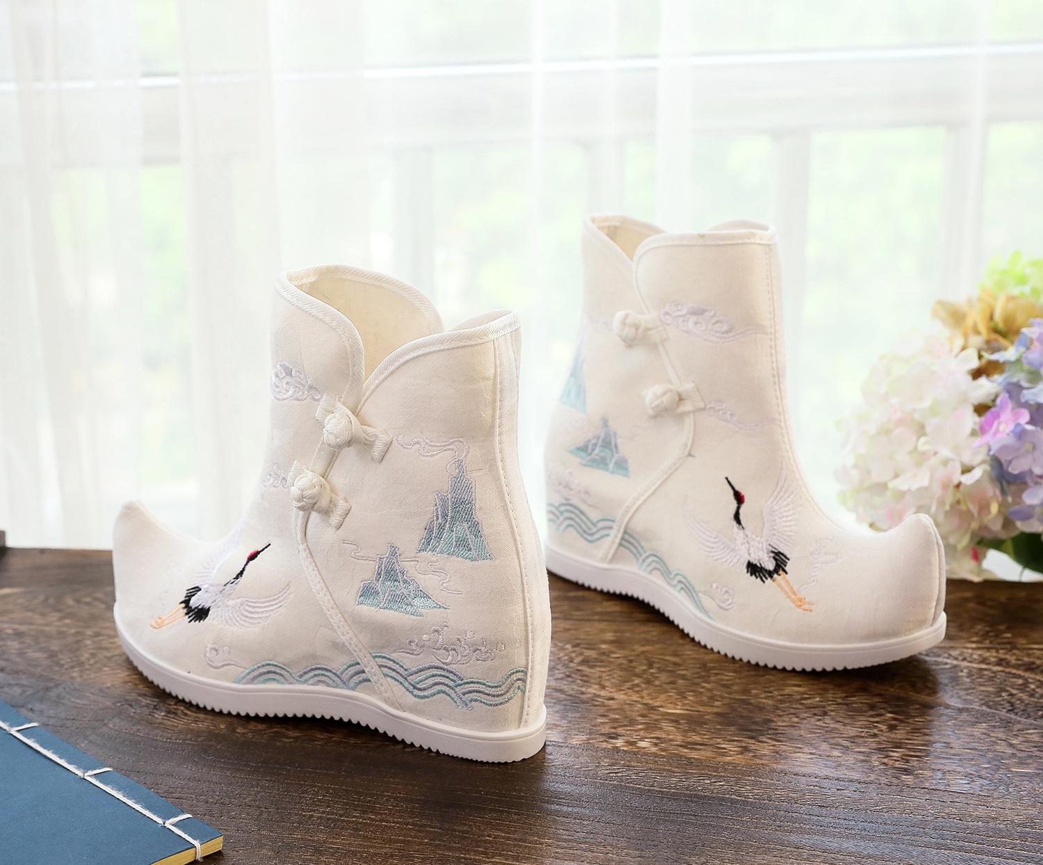 Yunjian, Inner Height Increase of 7 Cm Hanfu Shoes Embroidered Short Boots Ethnic Style Embroidered Cloth Shoes Cloth Boots Hanfu Shoes 41 білий
Yunjian, Inner Height Increase of 7 Cm Hanfu Shoes Embroidered Short Boots Ethnic Style Embroidered Cloth Shoes Cloth Boots Hanfu Shoes 41 білий