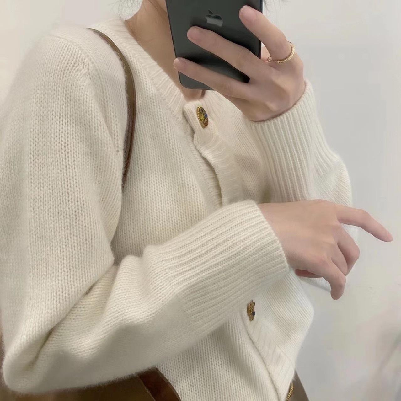 Lazy wind red design sense niche autumn and winter outer wear winter new sweater jacket cardigan women s knitted sweater One size
Lazy wind red design sense niche autumn and winter outer wear winter new sweater jacket cardigan women s knitted sweater One size