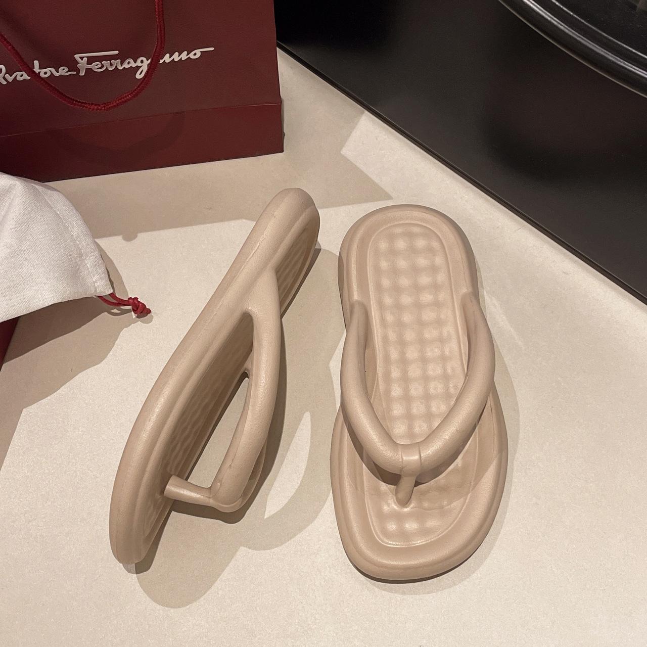 Новые модные летние шлепанцы ярких цветов, женские милые пляжные тапочки из ЭВА на мягкой подошве, модные сандалии, домашняя обувь для ванной, шлепанцы 36-37 хаки
Новые модные летние шлепанцы ярких цветов, женские милые пляжные тапочки из ЭВА на мягкой подошве, модные сандалии, домашняя обувь для ванной, шлепанцы 36-37 хаки