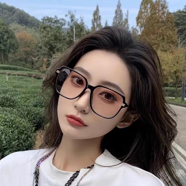 Fashion Oversized Square Eyewear Retro Women s UV Protection Sunglasses Metal Frame Glasses Trend Optical Computer Eyeglasses розовый
Fashion Oversized Square Eyewear Retro Women s UV Protection Sunglasses Metal Frame Glasses Trend Optical Computer Eyeglasses розовый