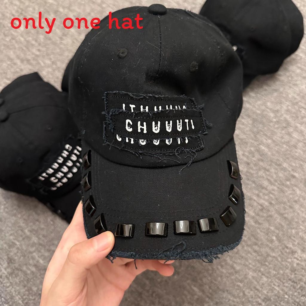 Hip Hop Flat Brim Cap With Riveted Distressed Patch For Street Style Enthusiasts
Hip Hop Flat Brim Cap With Riveted Distressed Patch For Street Style Enthusiasts