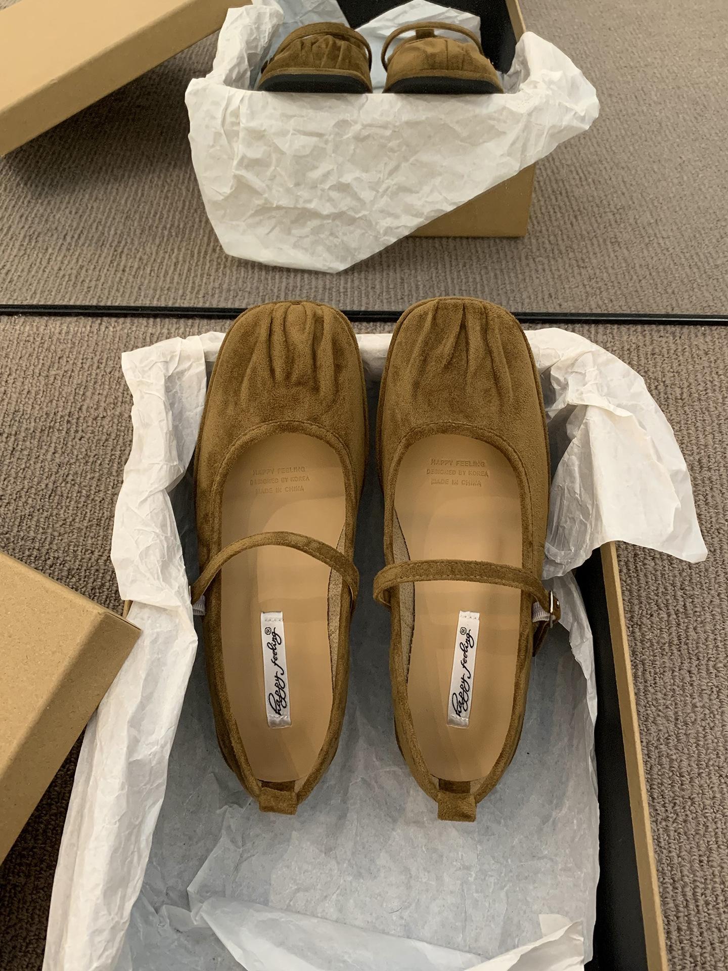 Flat bottom pleated suede brown single shoes women s shoes 2025 autumn retro commuter shoes square head Mary Jane Doudou shoes 40
Flat bottom pleated suede brown single shoes women s shoes 2025 autumn retro commuter shoes square head Mary Jane Doudou shoes 40