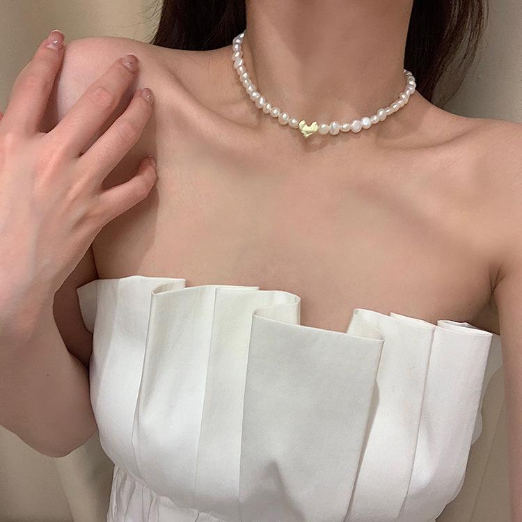 Baroque Freshwater Pearl & Matte Gold Heart Choker Necklace for Women - French Retro Style
Baroque Freshwater Pearl & Matte Gold Heart Choker Necklace for Women - French Retro Style