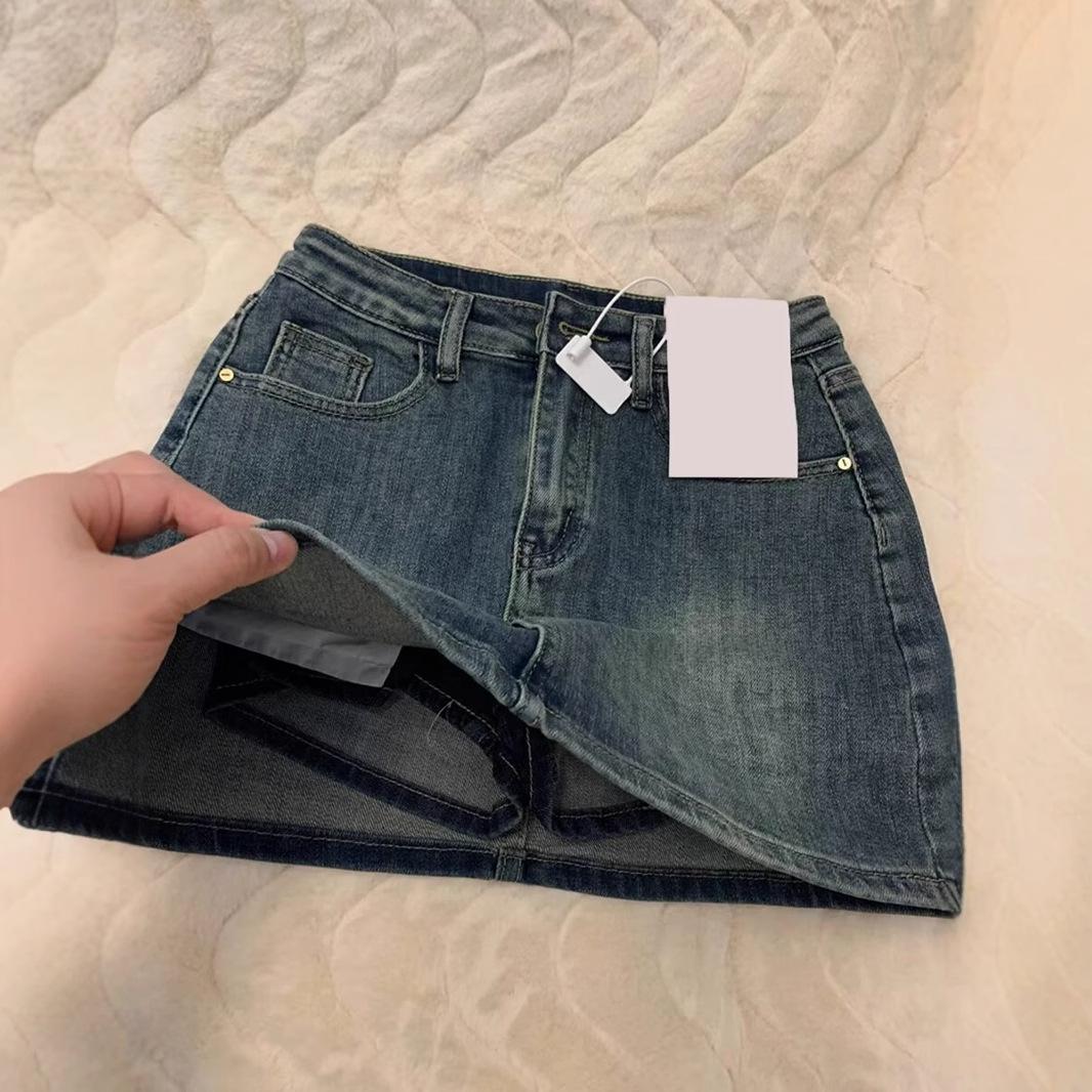 Women s Retro Distressed High-Waist Denim Mini Skirt, Plus Size, Versatile, Anti-Exposure, Summer 2024 Collection. 2XL: 133-145 lbs
Women s Retro Distressed High-Waist Denim Mini Skirt, Plus Size, Versatile, Anti-Exposure, Summer 2024 Collection. 2XL: 133-145 lbs