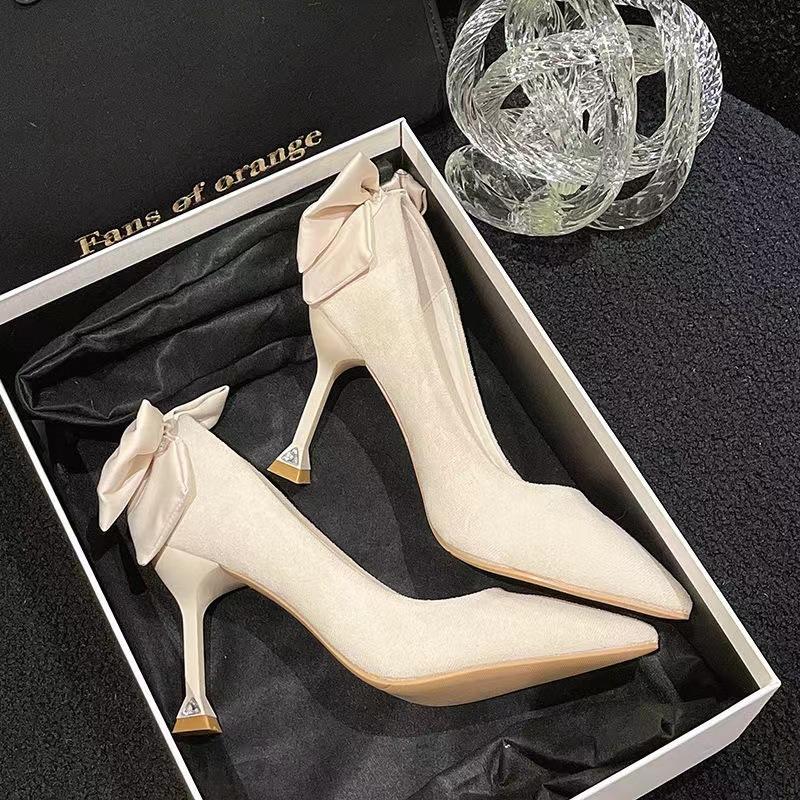 Temperament beige lady shoes small high heels single shoes women s thin heels 2025 new spring and autumn versatile pointed light mouth high heels 34
Temperament beige lady shoes small high heels single shoes women s thin heels 2025 new spring and autumn versatile pointed light mouth high heels 34