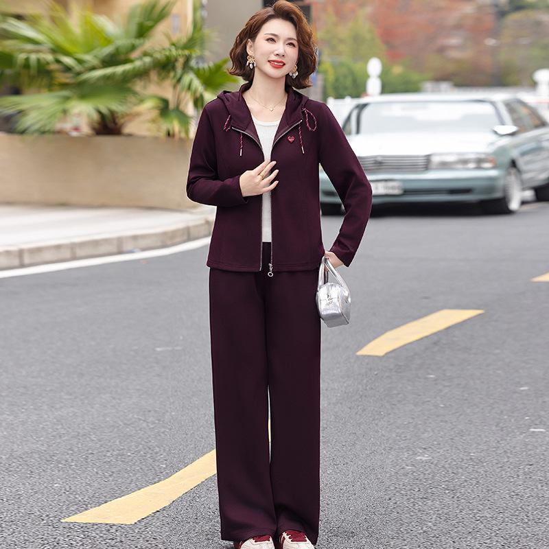 Chic Sportswear for Women Aged 40-60: Stylish and Simple Attire for Middle-Aged and Elderly Women 2XL (suggested for 110-125 jin)
Chic Sportswear for Women Aged 40-60: Stylish and Simple Attire for Middle-Aged and Elderly Women 2XL (suggested for 110-125 jin)