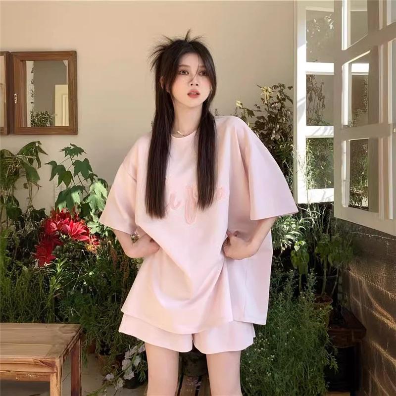 Women s Casual Two Piece Set Oversized T-Shirt And Shorts Loungewear XXL світло-рожевий колір
Women s Casual Two Piece Set Oversized T-Shirt And Shorts Loungewear XXL світло-рожевий колір
