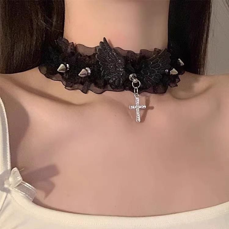 Sexy Black White Lace Lolita Choker Gothic Crystal Cross Pendant Angel Wings Rivet Necklace for Women Charm Party Jewelry Gift чорний
Sexy Black White Lace Lolita Choker Gothic Crystal Cross Pendant Angel Wings Rivet Necklace for Women Charm Party Jewelry Gift чорний