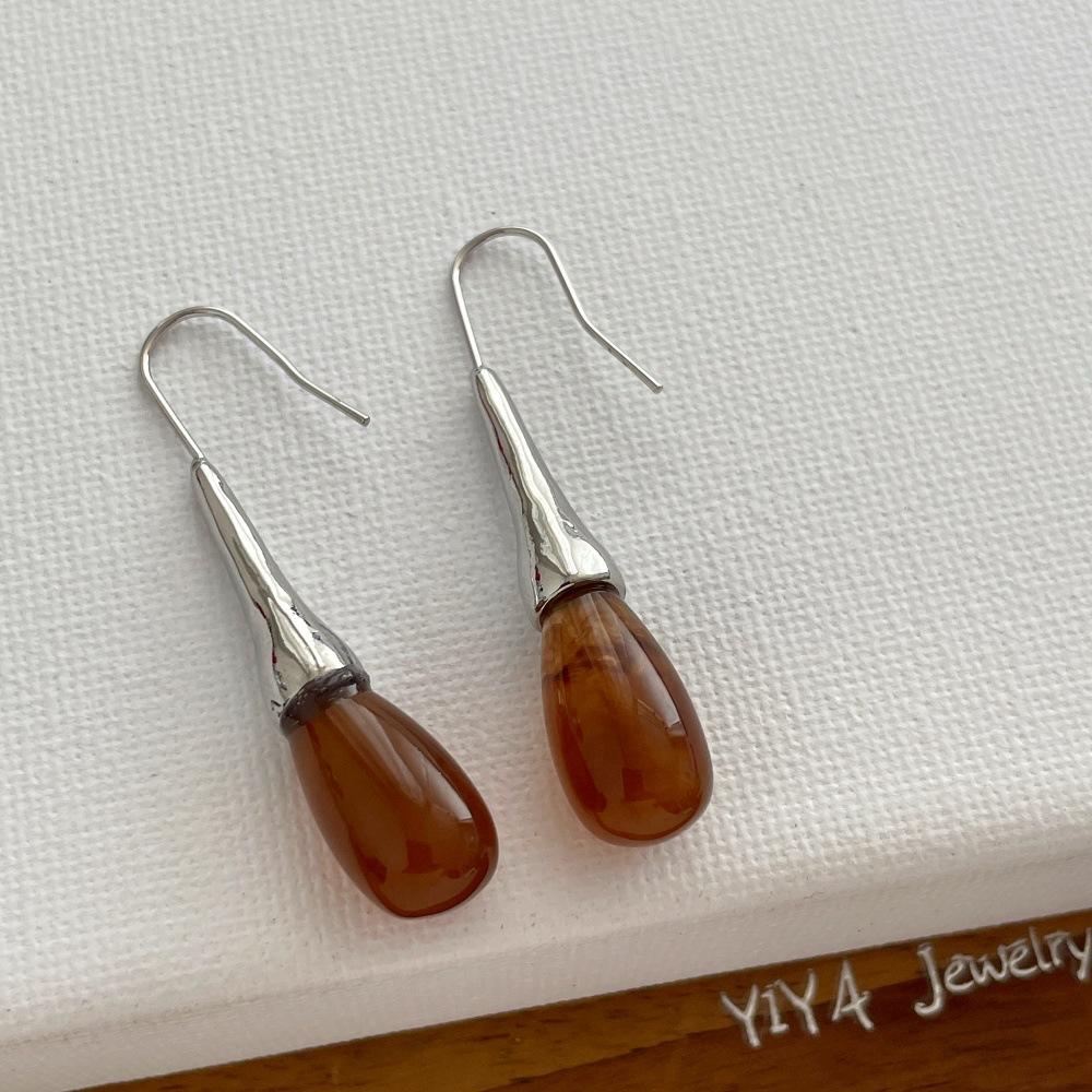 Women Minimalist Dangle Earrings Simple Coffee Resin Water Drop Long Style Silver Plated Metal Hooks Casual Holiday Jewelry
Women Minimalist Dangle Earrings Simple Coffee Resin Water Drop Long Style Silver Plated Metal Hooks Casual Holiday Jewelry