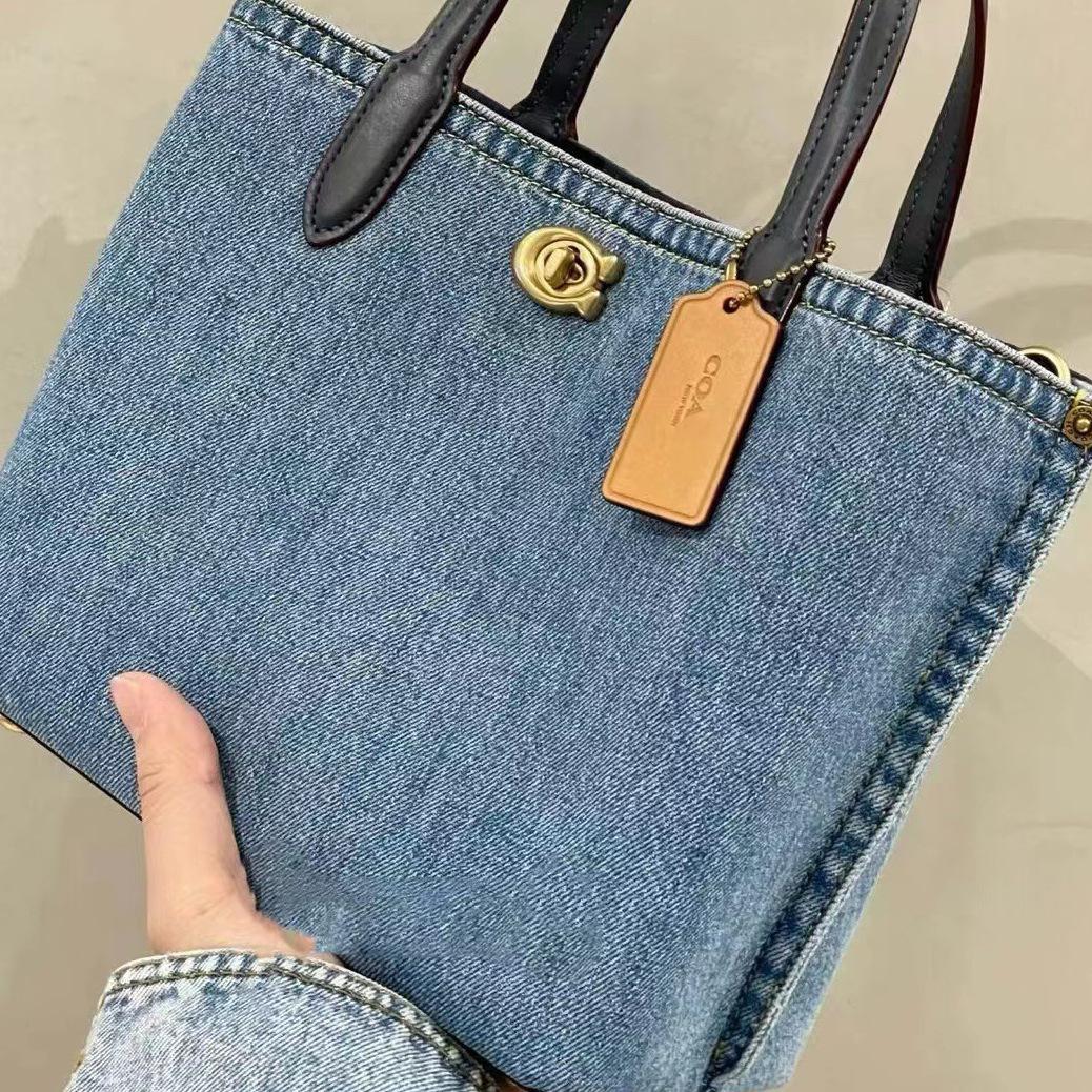 Сумка-тоут Willow 24 из денима с классическим логотипом и цветочным узором 24x20x10cm джинсовый/синий
Сумка-тоут Willow 24 из денима с классическим логотипом и цветочным узором 24x20x10cm джинсовый/синий