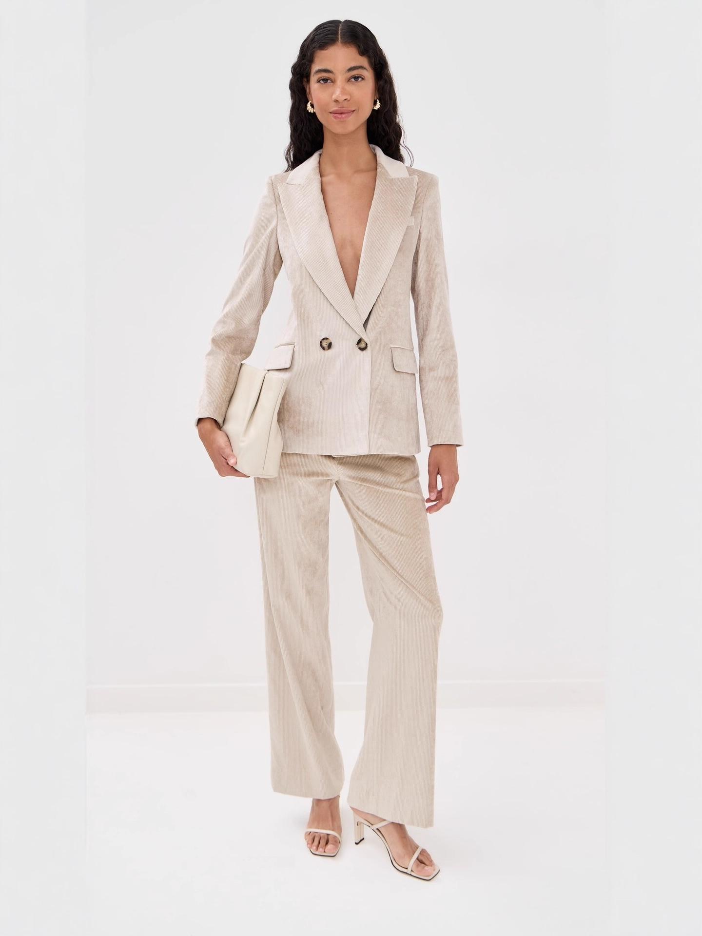Hong Kong Style Elegant Two-Button Suit Set for Spring and Autumn Large слоновая кость/белый
Hong Kong Style Elegant Two-Button Suit Set for Spring and Autumn Large слоновая кость/белый
