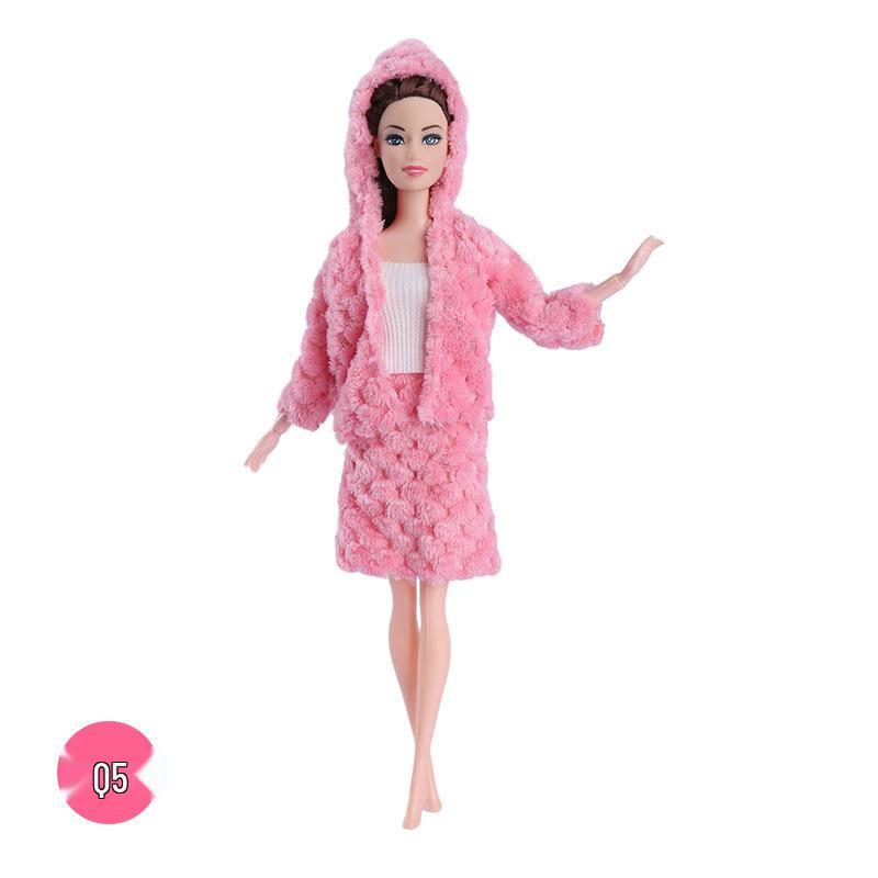 Набор модной одежды для куклы Барби 30 см: Длинное пальто из искусственного меха и плюшевая короткая куртка Clothes only (doll not included)
Набор модной одежды для куклы Барби 30 см: Длинное пальто из искусственного меха и плюшевая короткая куртка Clothes only (doll not included)