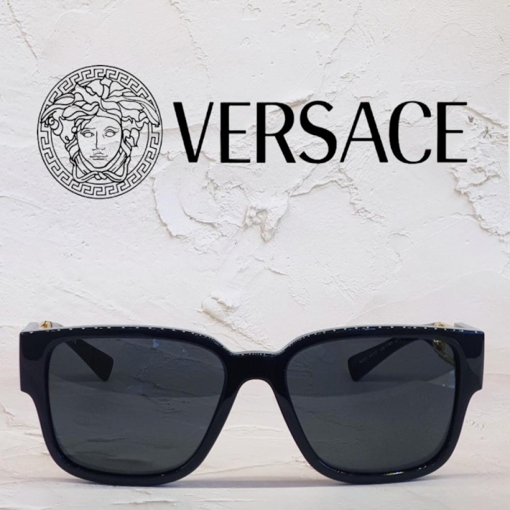 Солнцезащитные очки Versace Versace MOD4412 GB1/87 Прямоугольный дизайн Золотой тон Английская булавка Украшение фурнитуры
Солнцезащитные очки Versace Versace MOD4412 GB1/87 Прямоугольный дизайн Золотой тон Английская булавка Украшение фурнитуры