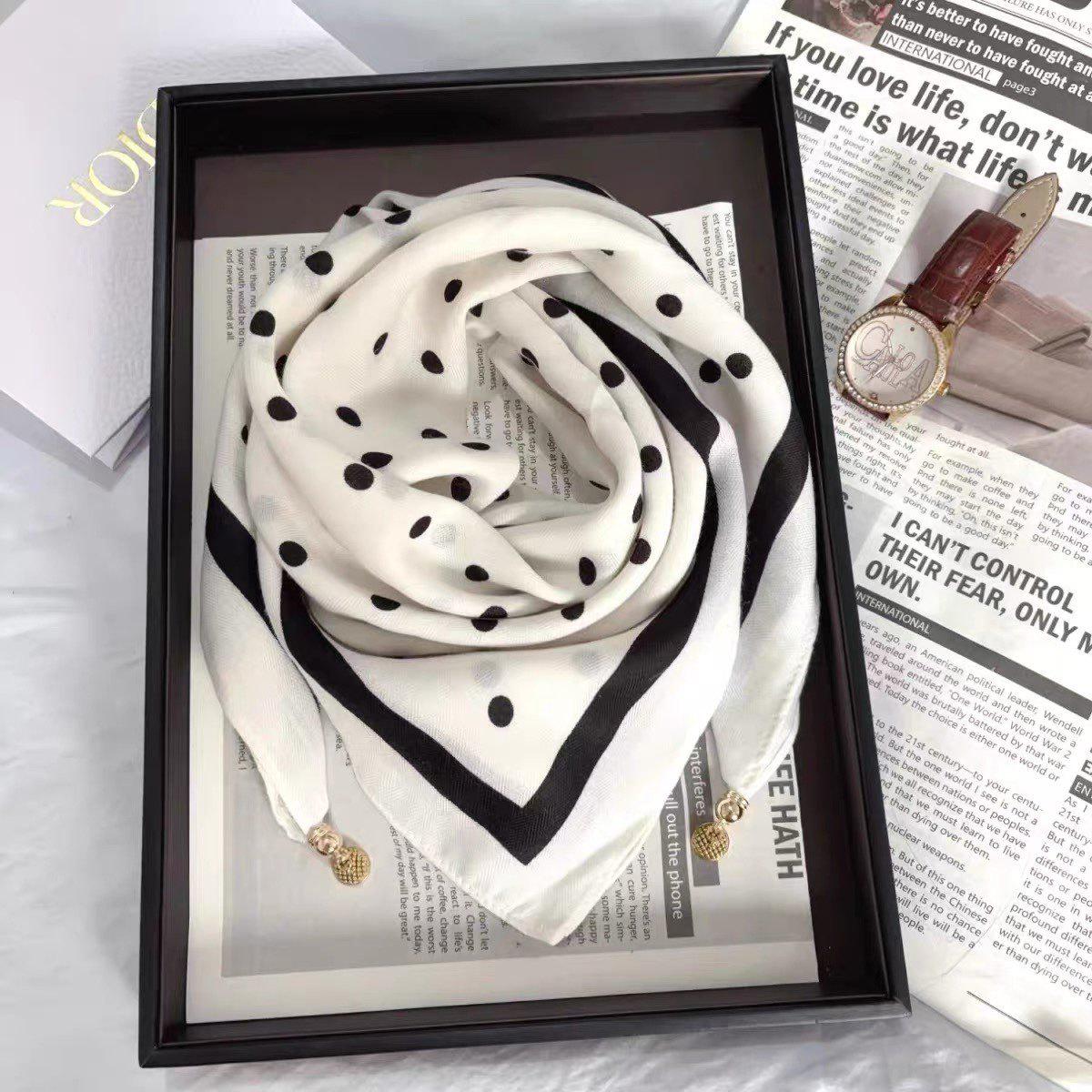 Жіночий шарф на шию з магнітною застібкою - Легка, зручна бавовна, універсальний стиль
Жіночий шарф на шию з магнітною застібкою - Легка, зручна бавовна, універсальний стиль