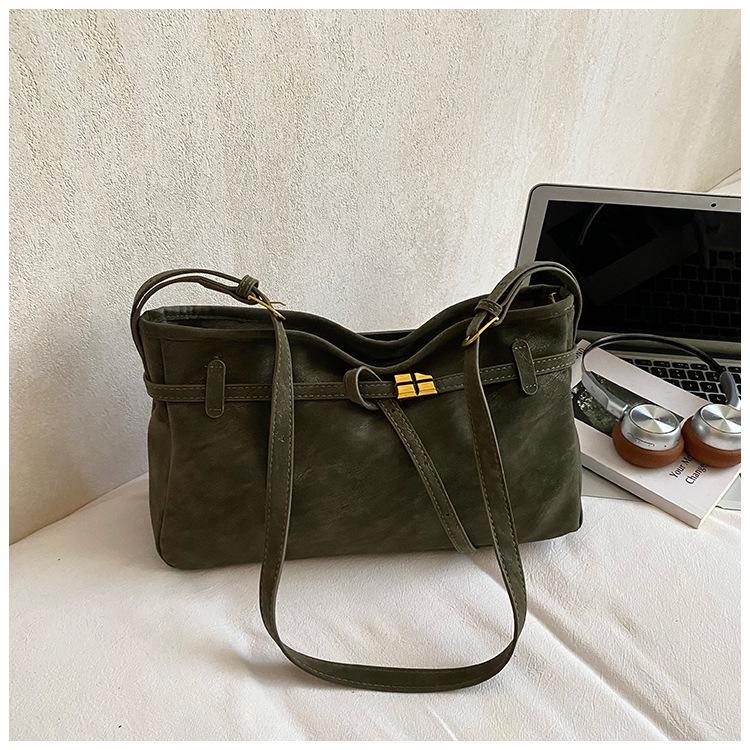 Large capacity bag women s new winter retro messenger bag high value casual shoulder commuter bag зелений
Large capacity bag women s new winter retro messenger bag high value casual shoulder commuter bag зелений