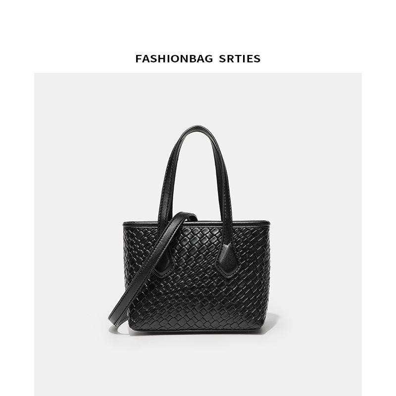 Fashionable Braided Diamond Cheongshou Bag for Women New Style Underarm Single Shoulder Popular Commuting Large Capacity Tote Bag
Fashionable Braided Diamond Cheongshou Bag for Women New Style Underarm Single Shoulder Popular Commuting Large Capacity Tote Bag