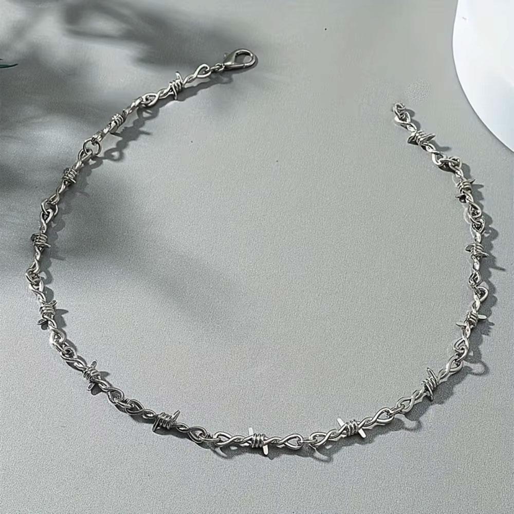 Creative Retro Thorn Necklace Barbed Collarbone Chain Decorative for Holiday Party Gift Men and Women Accessories
Creative Retro Thorn Necklace Barbed Collarbone Chain Decorative for Holiday Party Gift Men and Women Accessories