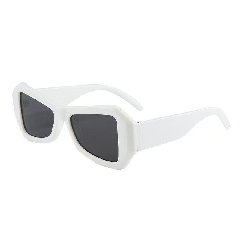 European American Style Woman Sun Glasses Butterfly Shape UV Ray Blocking Sunglass For Men Travelling Female Sun Glass
European American Style Woman Sun Glasses Butterfly Shape UV Ray Blocking Sunglass For Men Travelling Female Sun Glass