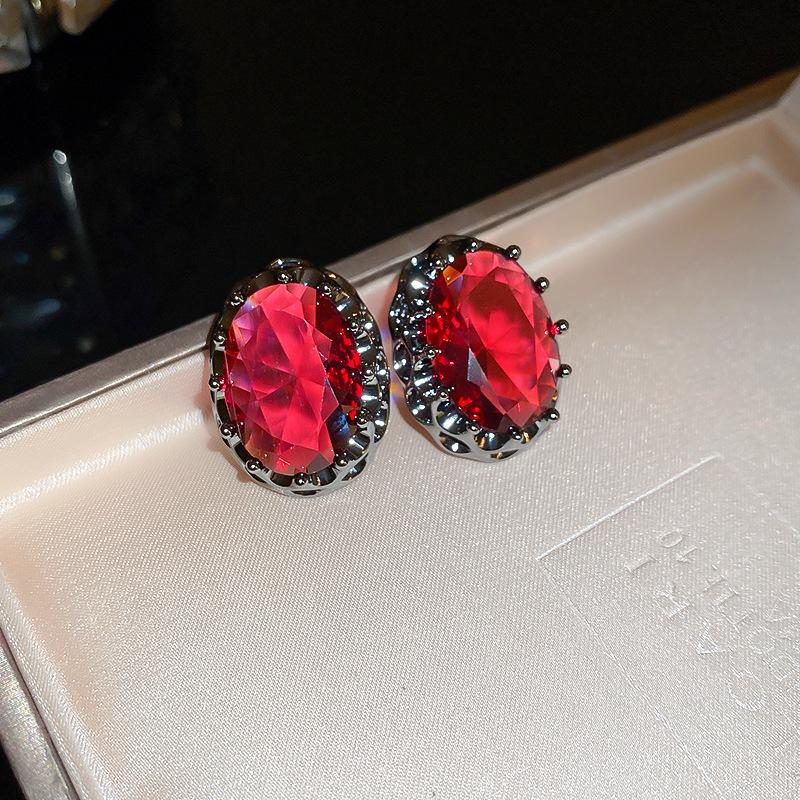 Геометричні сережки-серця з полуницею та червоною емаллю: Елегантні ретро прикраси Срібна Голка
Геометричні сережки-серця з полуницею та червоною емаллю: Елегантні ретро прикраси Срібна Голка