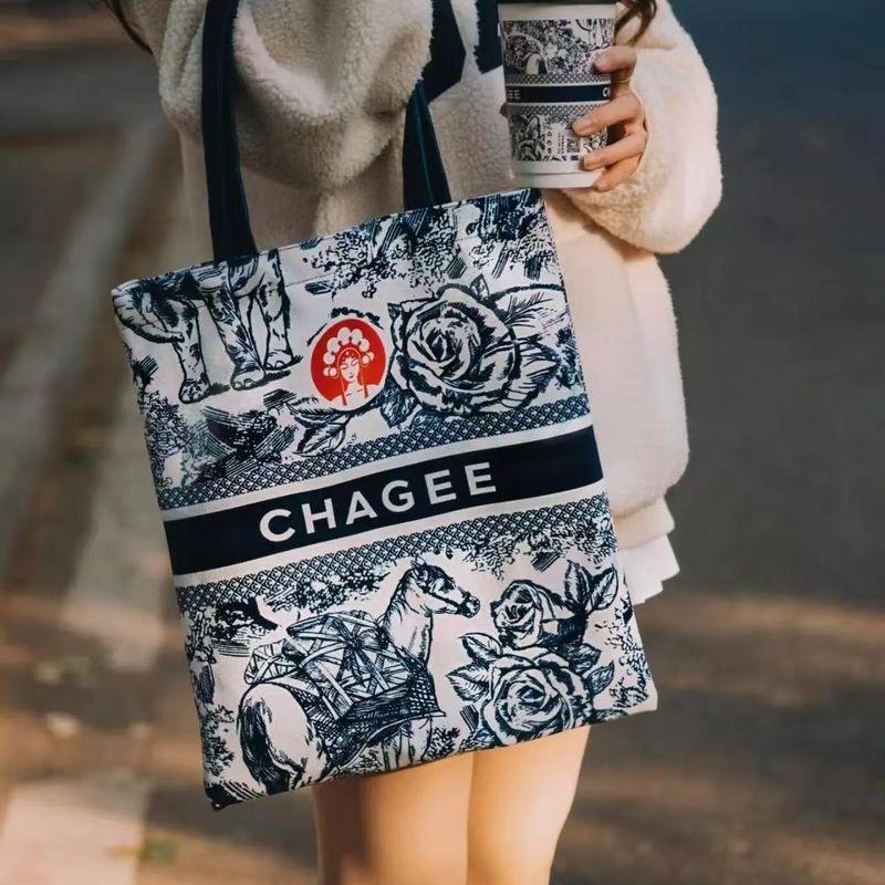 Причудливая холщовая сумка Overlord Tea Ji Периферийный бренд Новые оригинальные товары Нишевый стиль Чайная лошадь Древний путь Женская сумка Soft canvas bag
Причудливая холщовая сумка Overlord Tea Ji Периферийный бренд Новые оригинальные товары Нишевый стиль Чайная лошадь Древний путь Женская сумка Soft canvas bag