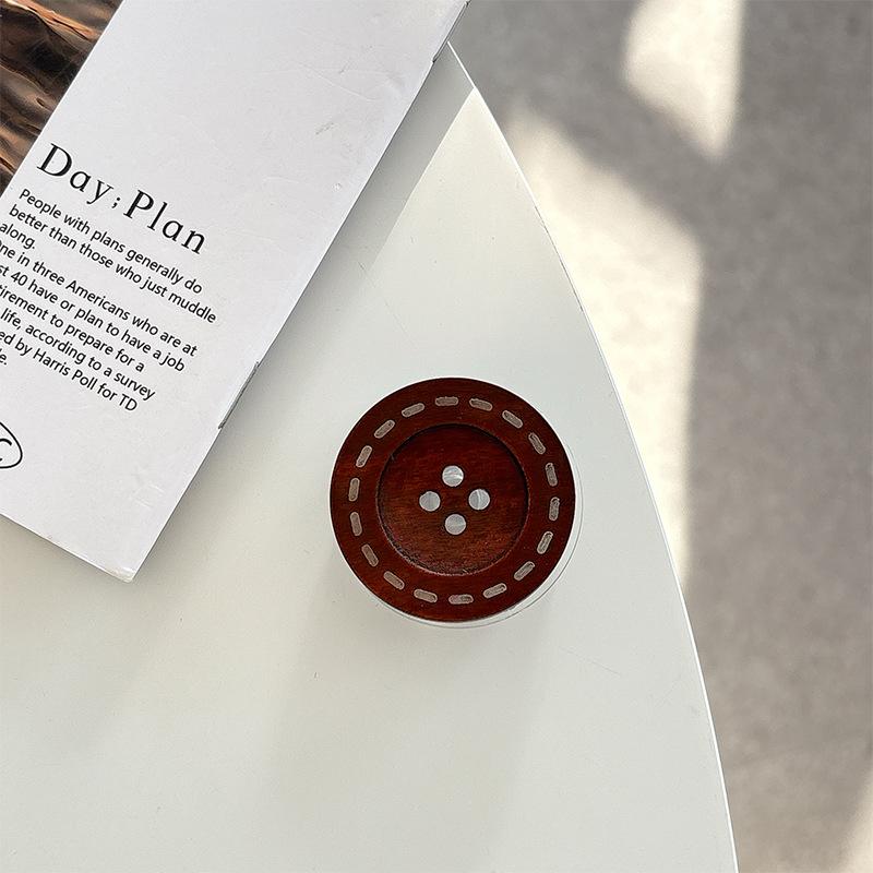 Retro Wooden Button Magnetic Phone Holder with Airbag Finger Grip
Retro Wooden Button Magnetic Phone Holder with Airbag Finger Grip