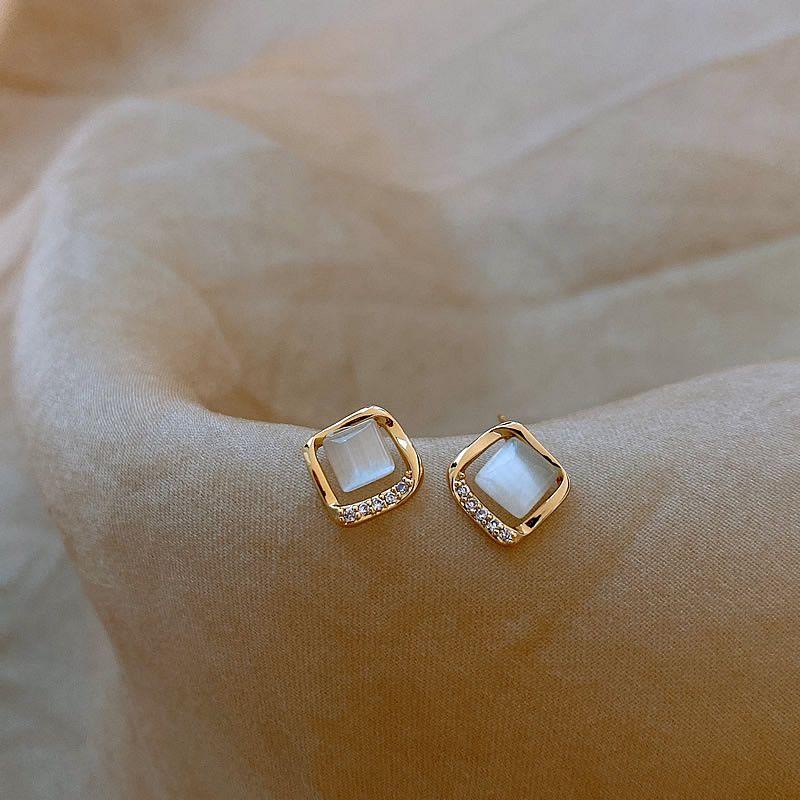 Best Selling Special-Interest Design Geometric Women s Fancy Stud Earrings Cut Out small square stud earrings
Best Selling Special-Interest Design Geometric Women s Fancy Stud Earrings Cut Out small square stud earrings