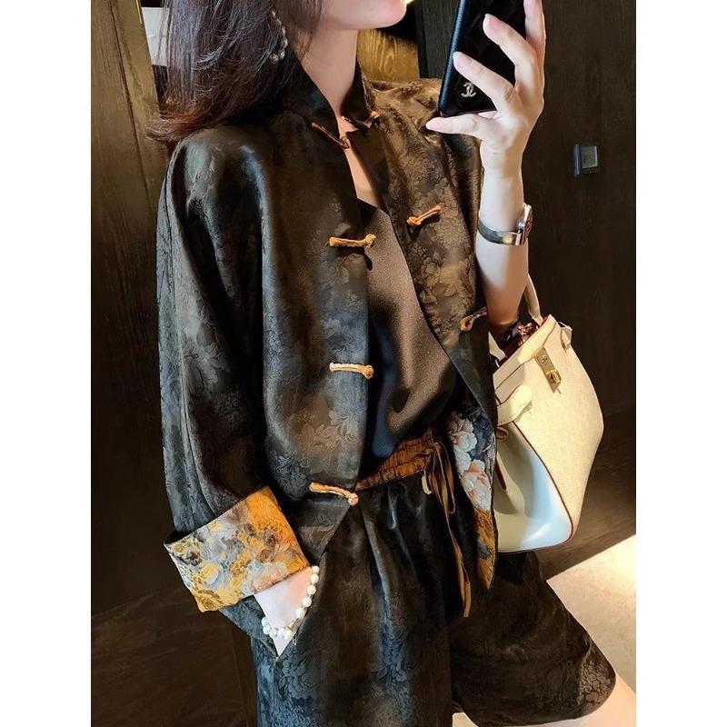 Elegant Chinese Suit: Long Sleeve Frog Button Stand Collar Shirt & Wide Leg Shorts Two-Piece Set L
Elegant Chinese Suit: Long Sleeve Frog Button Stand Collar Shirt & Wide Leg Shorts Two-Piece Set L