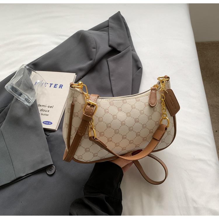 Popular single shoulder armpit bag 2025 summer new simple printing retro baguette bag foreign style casual crescent bag tide
Popular single shoulder armpit bag 2025 summer new simple printing retro baguette bag foreign style casual crescent bag tide